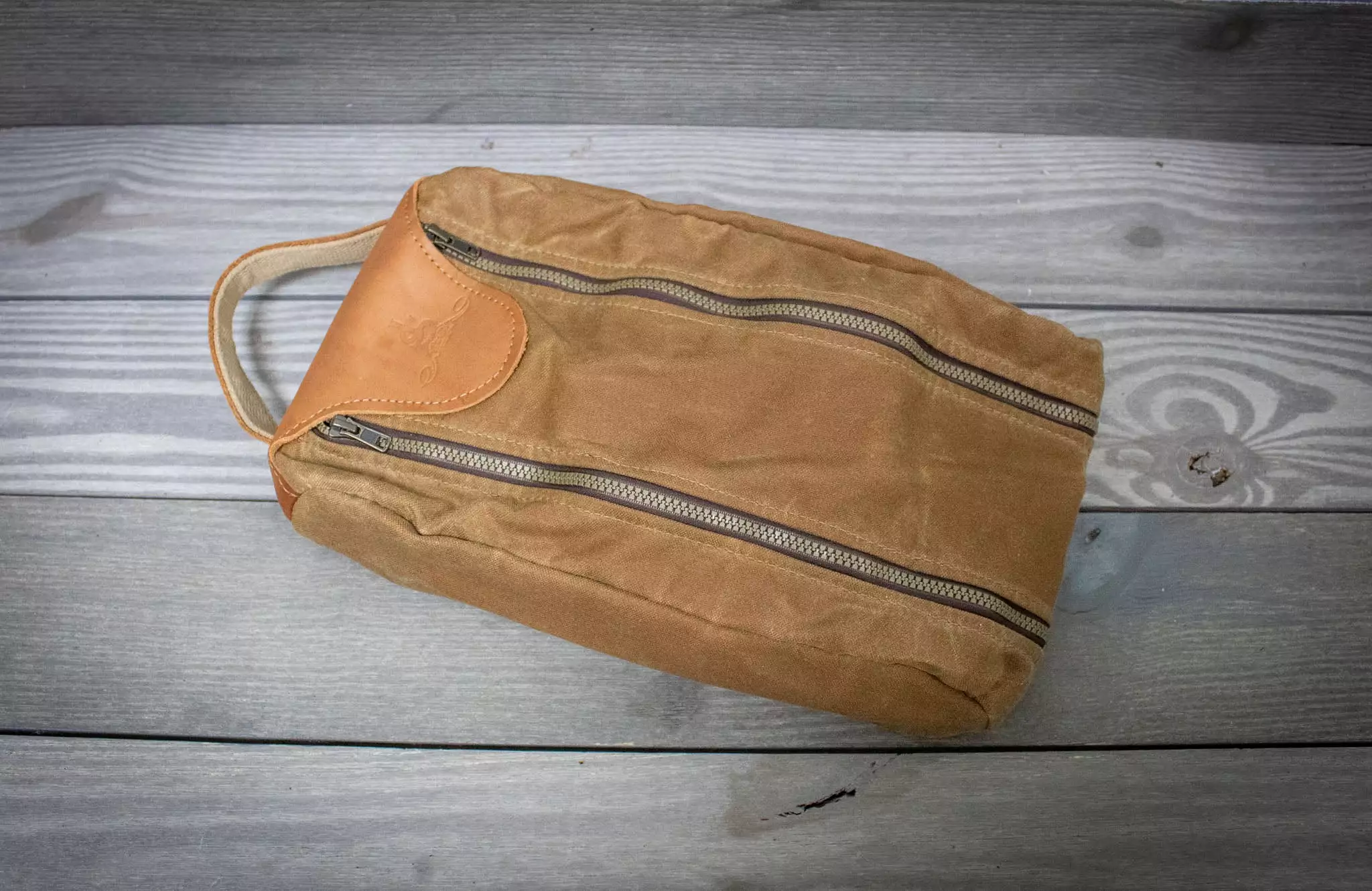 Field Tan and Natural Leather Golf Shoe Bag