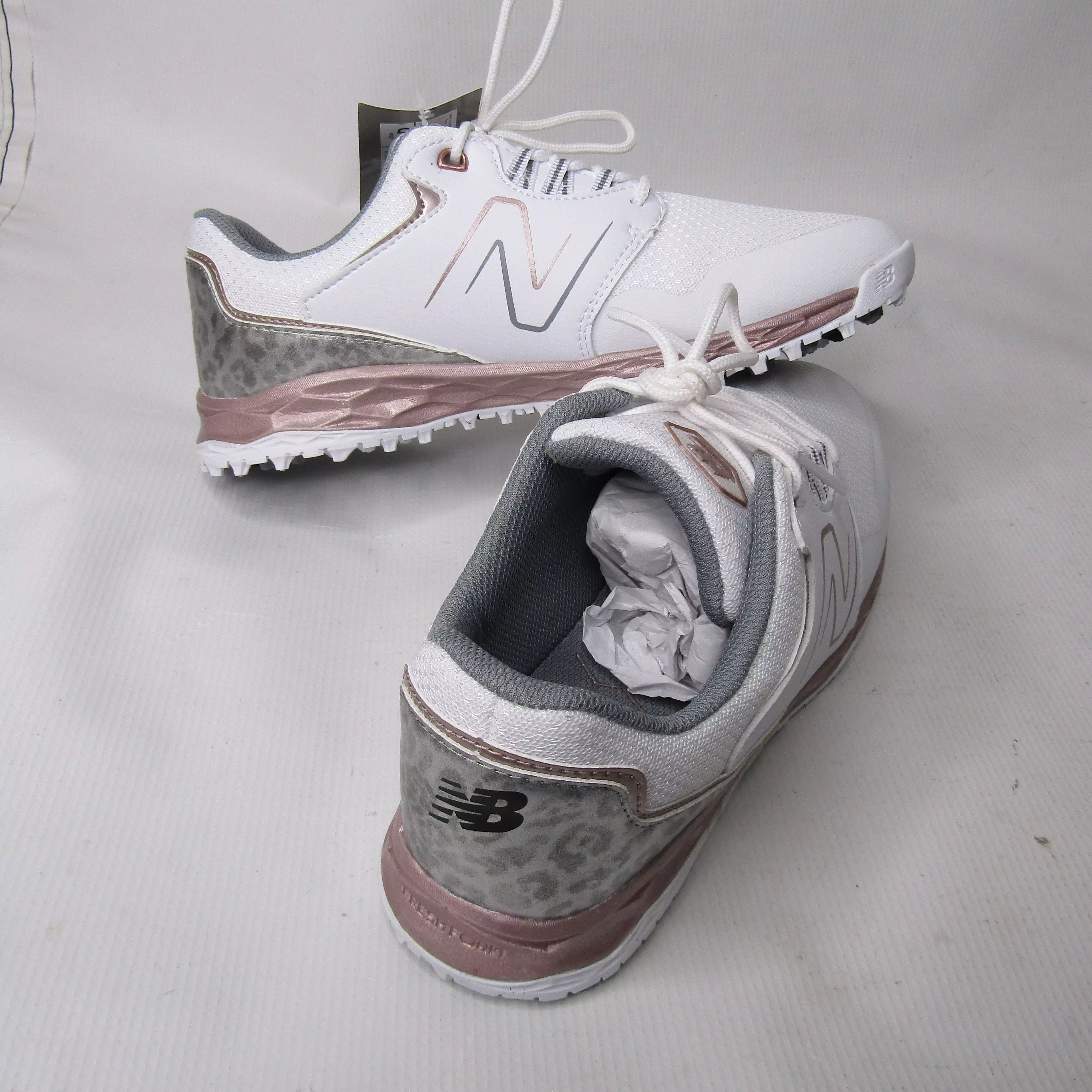 *PRE-OWNED* New Balance Women's Fresh Foam Links V2 Spikeless Golf Shoe Size 7 Wide